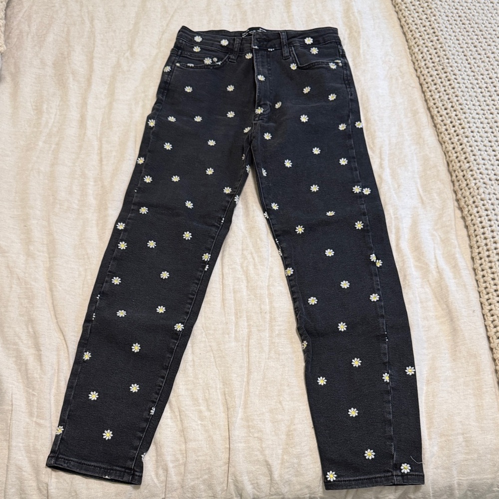 Stradivarius Black Daisy Embroidered Women’s Jeans